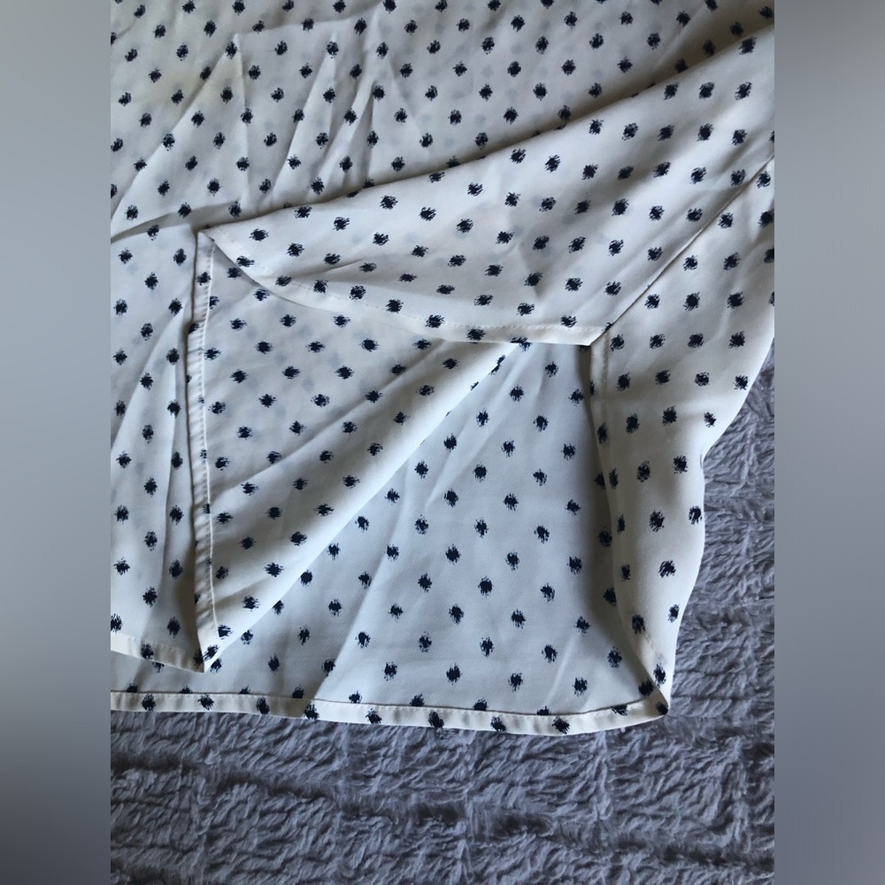 LOFT Ivory and Navy Patterned Top - Picture 5 of 8